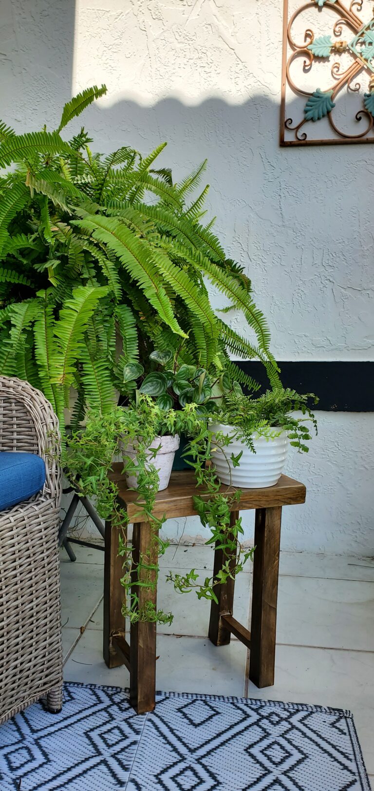 Solid Wood Accent Table / Mini Stool Display Stand DIY